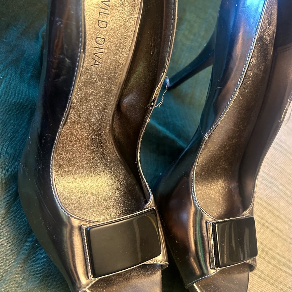 Wild Diva Shiny Black Peep Toe Heels